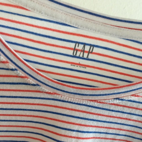 Gap - Classic Scoop Neck Tee - Picture 3 of 4